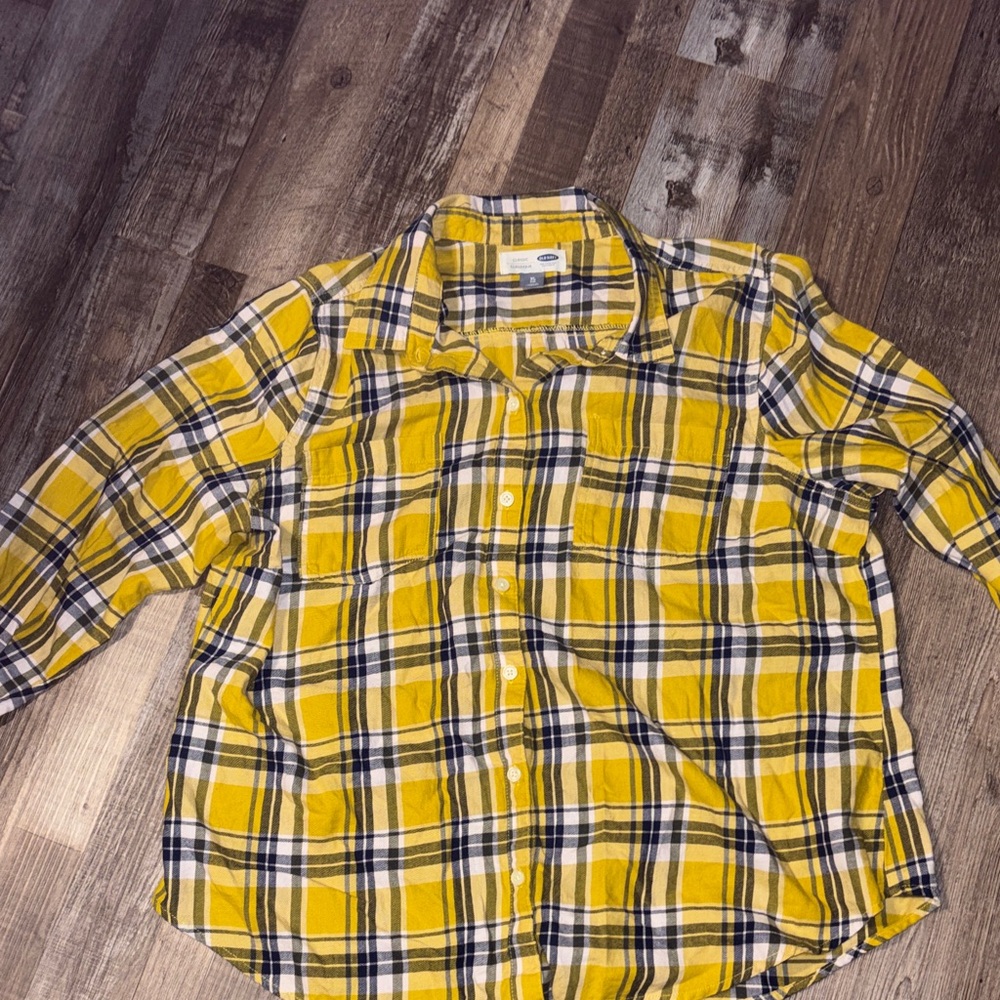 Old Navy Woman’s Yellow and Blue Plaid Button-Down Shirt.   Size XL